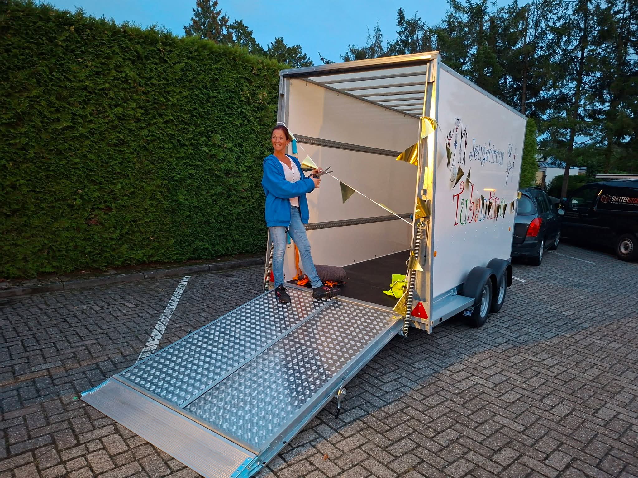aanhangwagen lintje knippen